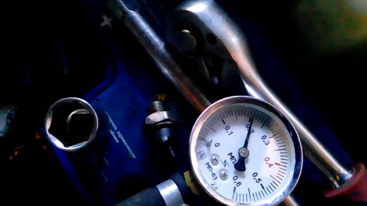 Сильное давление масла. Замер давления масла ВАЗ 2110. Датчик давления масла СИД 2014. Давление масла в двигателе ВАЗ 2110 8 клапанов. Давление масла в двигателе Гранта 16 клапанов.