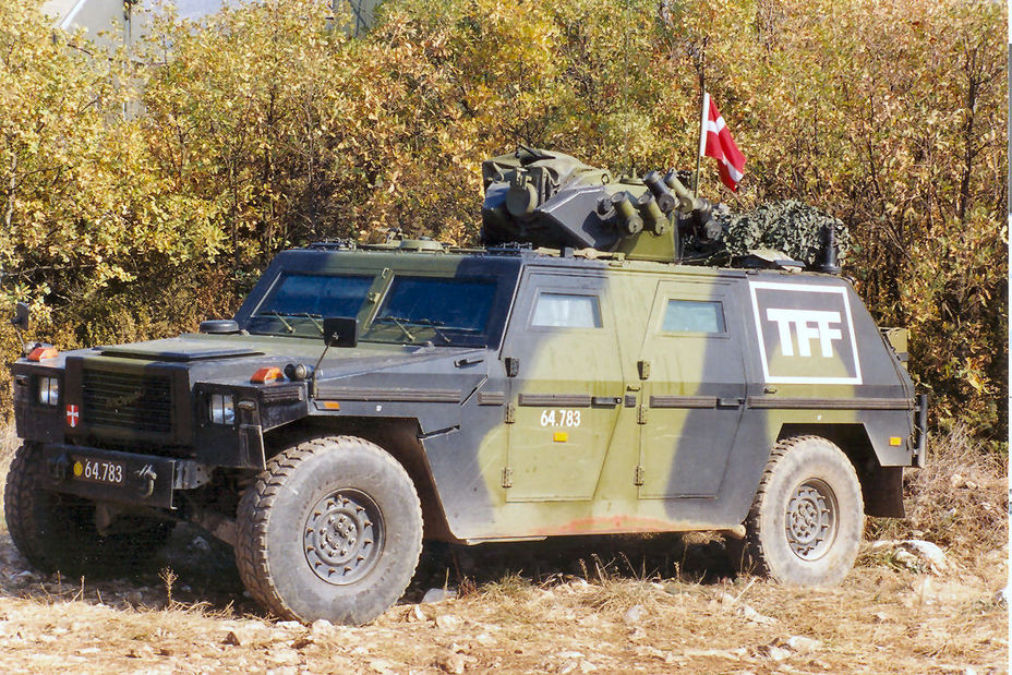 ​MOWAG Eagle серий I, II (на фото), III. Швейцария. Производится с 1994 года. Масса 5 тонн. Двигатель объёмом 6,5 л, мощностью 159 л.с. Состоит на вооружении в Швейцарии (449 штук) и Дании (36 машин) - Эволюция армейских внедорожников 